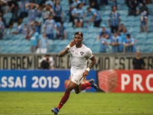Grêmio é denunciado e será julgado no STJD por injúria racial contra atacante do Fluminense