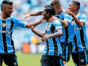 Grêmio goleia e confirma classificação à semifinal do Gauchão