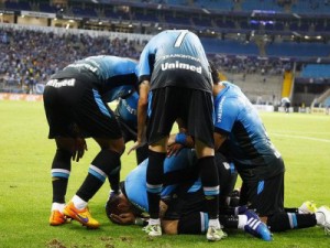 Grêmio reage sem Felipão e faz 1 a 0 no Figueirense para vencer a primeira