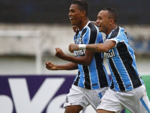 Grêmio supera susto e vence o Brasil-RS de virada na estreia do Gaúcho