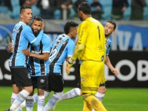 Grêmio toma susto, mais vira em cima da Ponte Preta