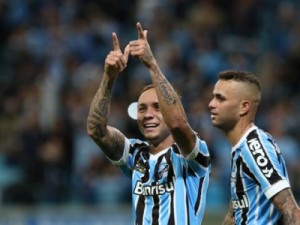 Grêmio vence de virada e impede o São Paulo de ultrapassar o líder Flamengo