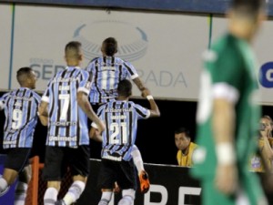 Grêmio vence Goiás e garante vantagem na Copa do Brasil