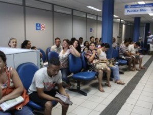 Greve dos peritos causa transtornos em Fortaleza