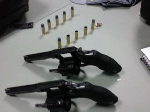 Grupo armado assalta academia, agride professores e troca tiros com a polícia