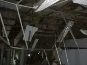 Grupo atira contra base da PM, corta pneus de viatura e explode banco