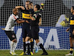 Grupo de árbitros da Conmebol assina carta de apoio a Amarilla