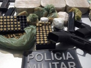 Grupo é preso com armas e drogas após roubo em Santa Quitéria, no CE
