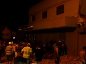 CE - Grupo explode agência bancária e troca tiros com policiais