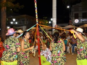 Grupos da Cultura Popular dão espetáculo no centro da cidade de Barbalha