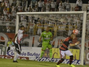 Guarany de Sobral derrota Ferroviário e dorme na liderança do Cearense