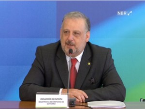 Há condições de fechar Orçamento sem cortar Bolsa Família, diz Berzoini