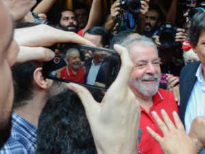 Haddad deve fechar amanhã estratégia para inscrição de Lula na eleição