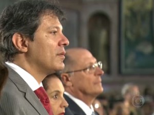 Haddad e Alckmin são hostilizados ao deixarem missa por SP na Sé