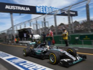 Hamilton garante primeira pole do ano e Massa sai em terceiro