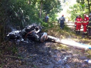 Helicóptero cai em área de mata no litoral de SP e deixa dois mortos