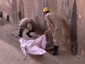 Homem é achado morto em canal da Marginal Botafogo, em Goiânia