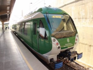 Homem é eletrocutado em poste de alimentação do metrô de Fortaleza