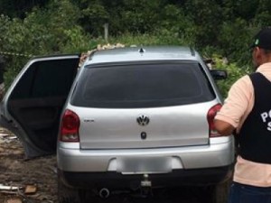 Homem é encontrado morto, amarrado e amordaçado dentro de carro, na Capital