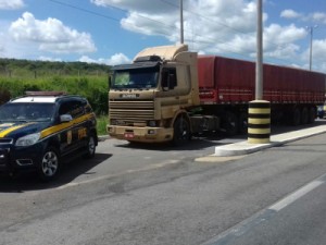 Homem é flagrado com carga contrabandeada de cigarro no Ceará