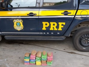 Homem é preso com 30 kg de cocaína dentro de carro na BR-020, no Ceará