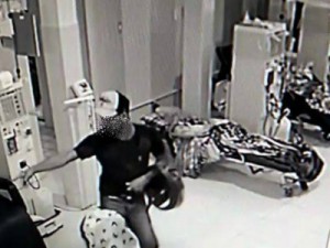 Homem invade clínica e rouba pacientes que faziam hemodiálise, no Ceará