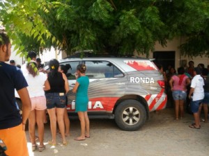 Homem mata ex-companheira e se suicida em Quixeramobim