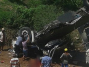 Icó-CE Caminhão-baú tomba e motorista morreu no local