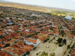 Icó-CE Mãe é agredida ao descobrir que o filho roubou