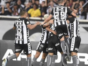 Igor Cássio marca e garante importante vitória do Botafogo sobre o CSA por 2 a 1