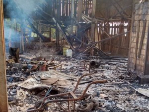 Incêndio atinge galpão na Linha Padre Anchieta