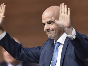 Infantino vence no 2º turno e substitui Blatter na presidência da Fifa