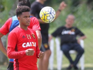 Inter se reúne com Sport e propõe arranjo para ficar com Rithely em definitivo