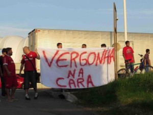 Inter volta aos treinos com protestos e sem D’Alessandro