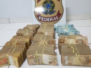 Irmão de deputado é detido com mala recheada com R$ 500 mil