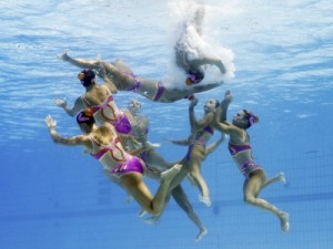 Ivete e torcida embalam carnaval na piscina, e brasileiras terminam em 6º