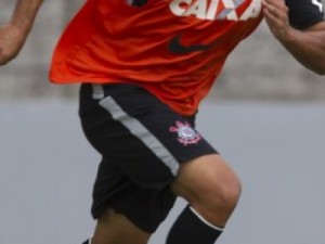 Jadson reluta em sair, e negociação com Jiangsu Sainty ainda pode melar