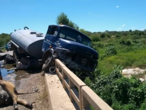 Jaguaretama - Caminhão-pipa atropela e mata rebanho de vacas