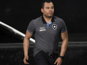 Jair Ventura comemora briga do Botafogo por Libertadores