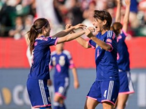 Japão bate Inglaterra nos acréscimos e reedita final contra os EUA