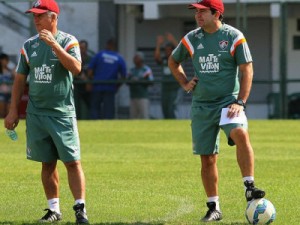 Jean deixa treino com dores; Fred volta aos trabalhos