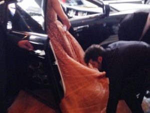 Jennifer Lopez concentra quatro ajudantes para chegar ao tapete vermelho do Oscar 2015