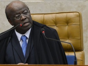 Joaquim Barbosa diz que é 'escárnio' verba para fundo partidário