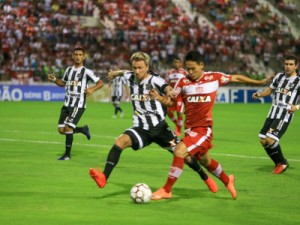 Jogadores do Ceará lamentam derrota em estreia na Série B