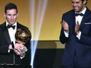 Jornal diz que Barça tentou evitar que Kaká entregasse Bola de Ouro a Messi