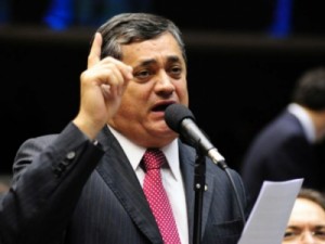 José Guimarães ataca aliados de Camilo e gera crise política no Ceará