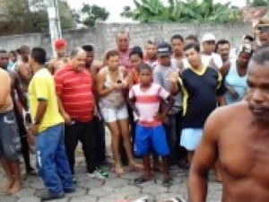 Jovem é baleado em plena luz do dia, no Aviso, e levado em estado grave para o hospital