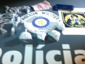 Jovem é detido por tráfico de drogas no bairro Santa Cruz em São José