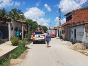 Jovem é morto a tiros enquanto caminhava com o pai em Maracanaú, na Grande Fortaleza