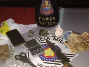 Jovem é preso pela PM ao entregar drogas em São João da Boa Vista